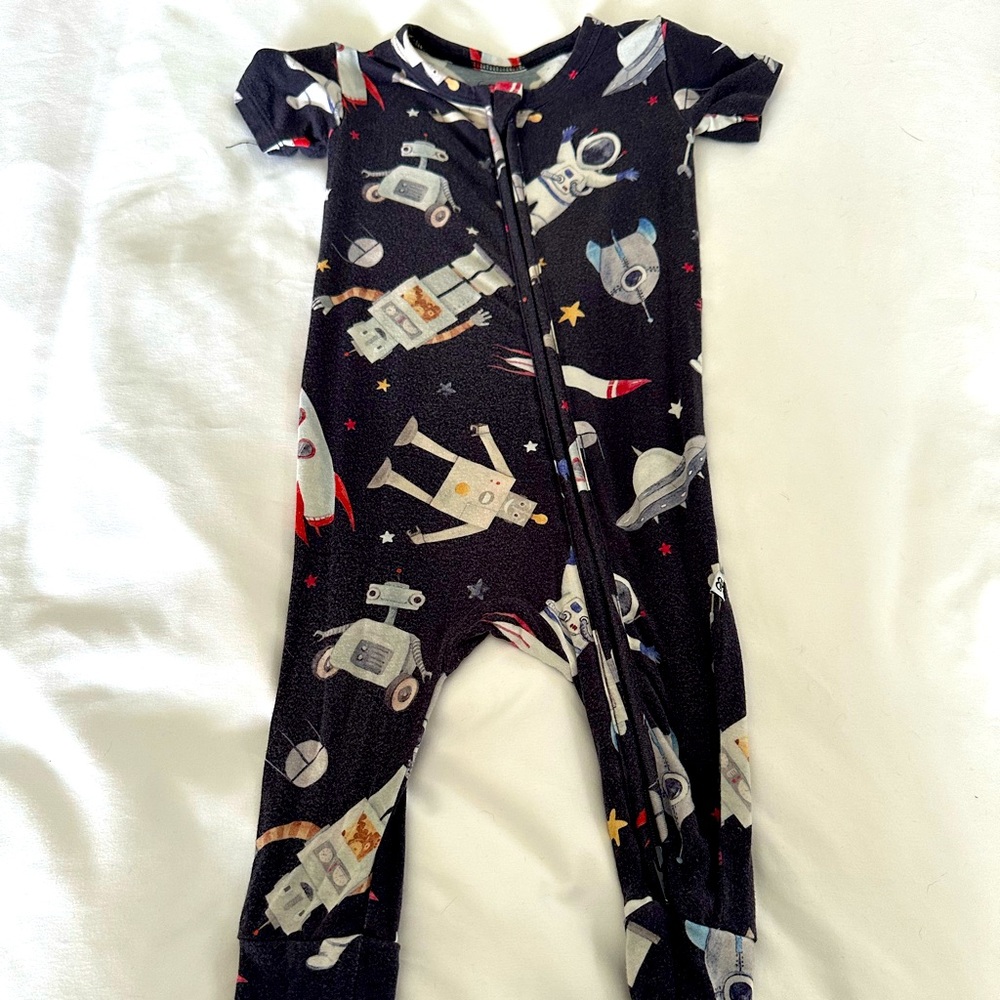 Bums and roses 6-9m short sleeved bamboo zippered romper